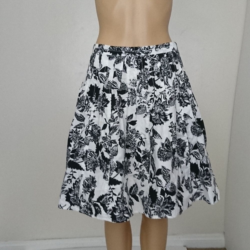 Talbots Petites Black & White Flare Skirt Size 4
